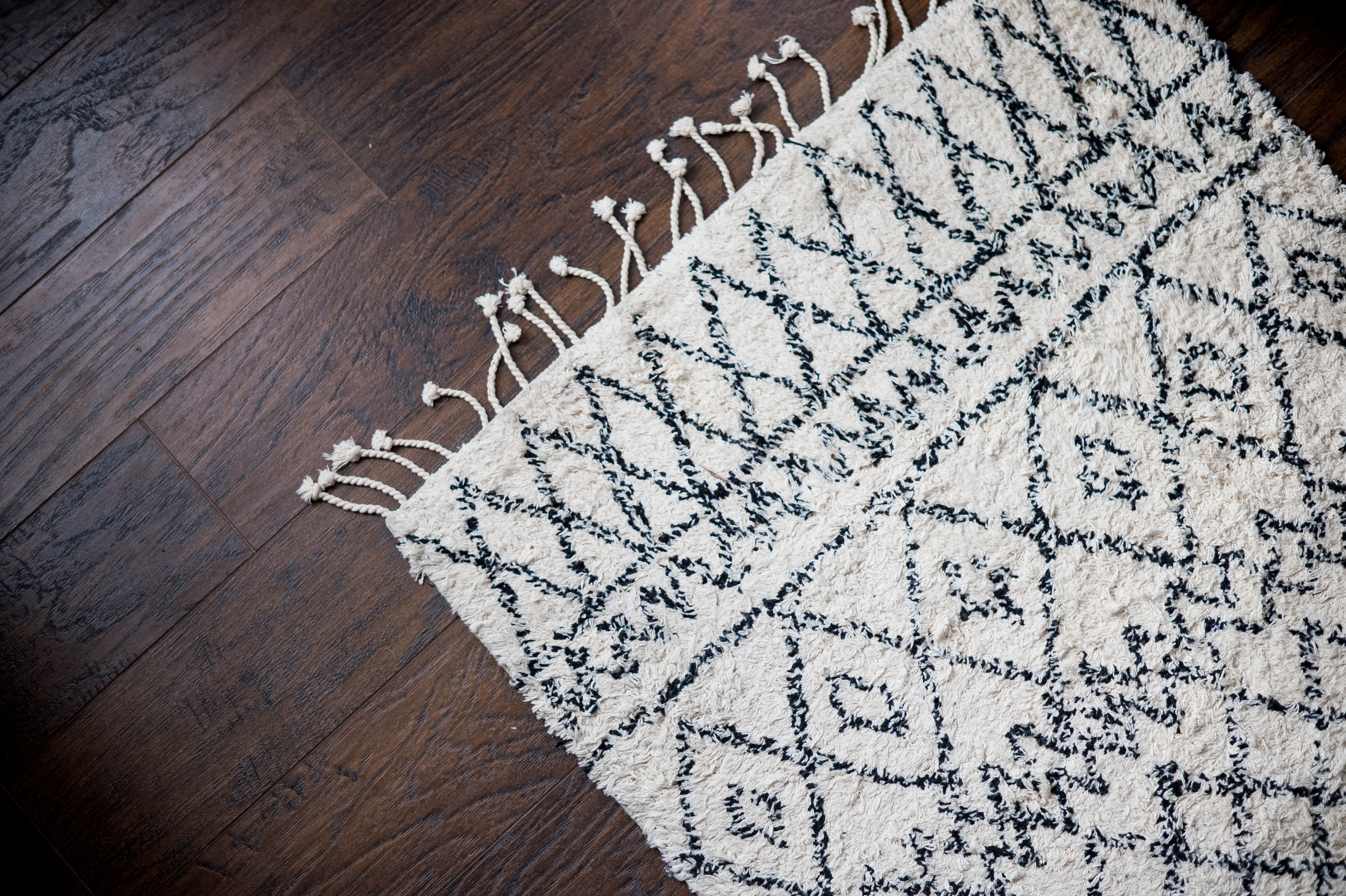 How to Choose the Perfect Rug for Hardwood Floors: A Style and Functionality Guide