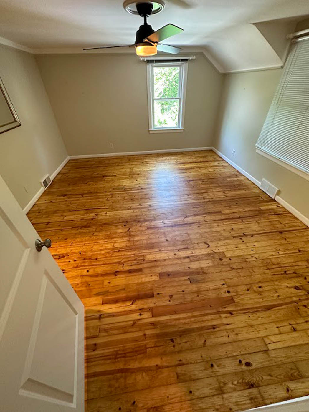 Footprints Floors - St. Louis flooring services.